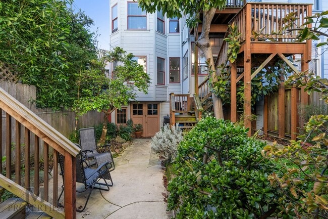 Building Photo - Updated Edwardian Style Noe Valley Flat - ...