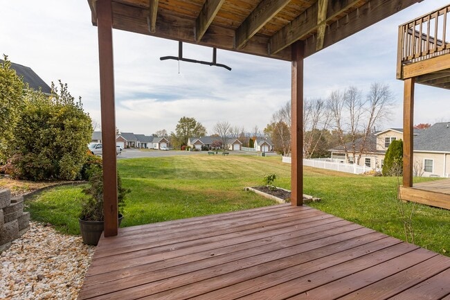 Building Photo - Spacious 3-Bedroom Townhome with Garage in a Prime Harrisonburg Location!