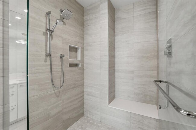 Building Photo - 301 1st St S