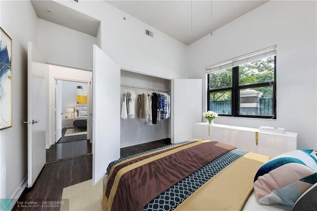 Building Photo - 450 NE 5th St