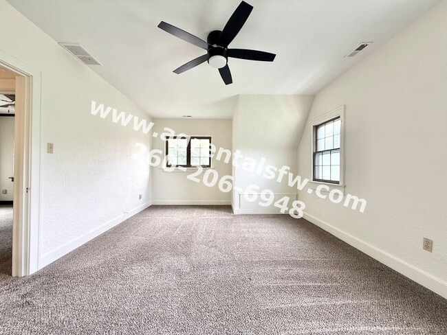 Building Photo - 2 Bedroom House