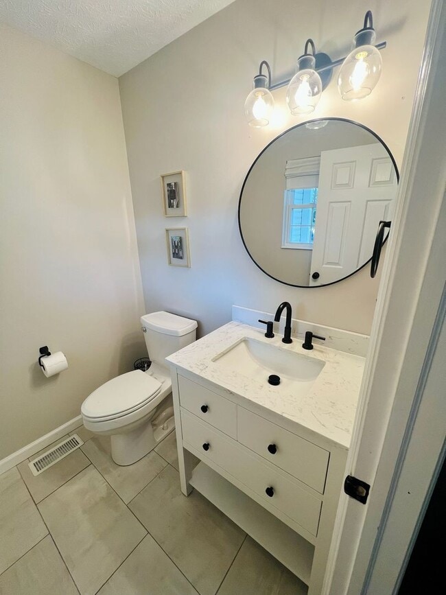 Building Photo - Beautiful 4 Bedroom Home in a Cul-De-Sac