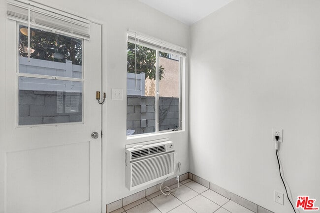 Building Photo - 507 Granada St