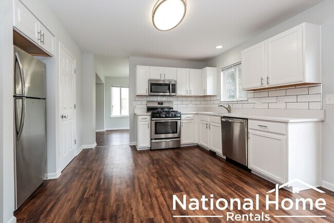Building Photo - Gorgeous Home in Plano, Illinois!
