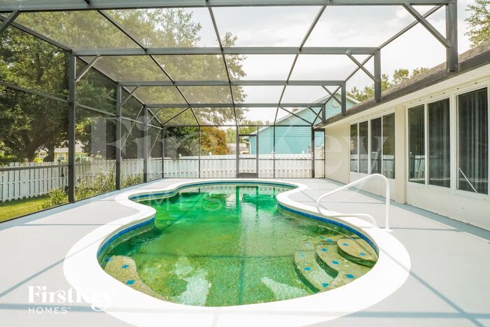 Building Photo - 874 Club Hills Dr