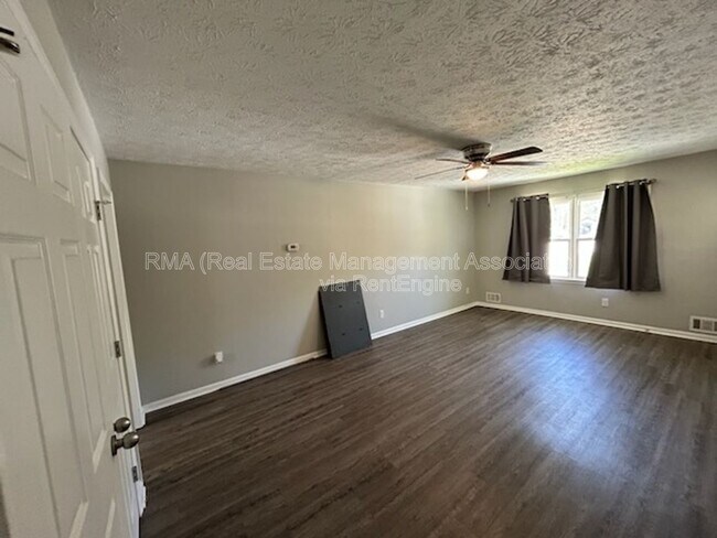 Building Photo - 254 N McDonough Rd