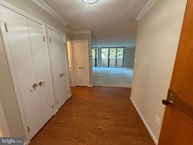 Building Photo - 1101 S Arlington Ridge Rd