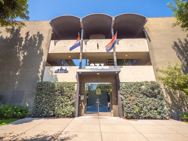 Interior Photo - 271 Parke St