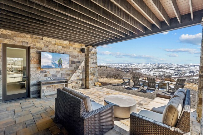 Building Photo - 3450 Ridgeway Dr