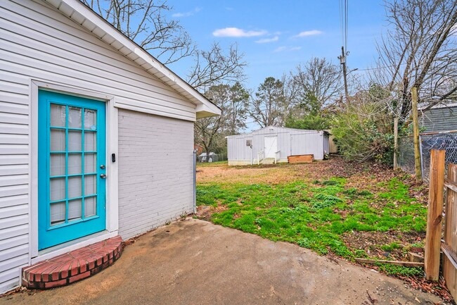 Building Photo - Move-In Ready 3-Bedroom Home with Spacious Yard to Enjoy!