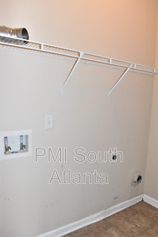 Building Photo - 6864 Mountain Cir
