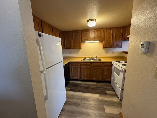 Building Photo - 761 W 24th St