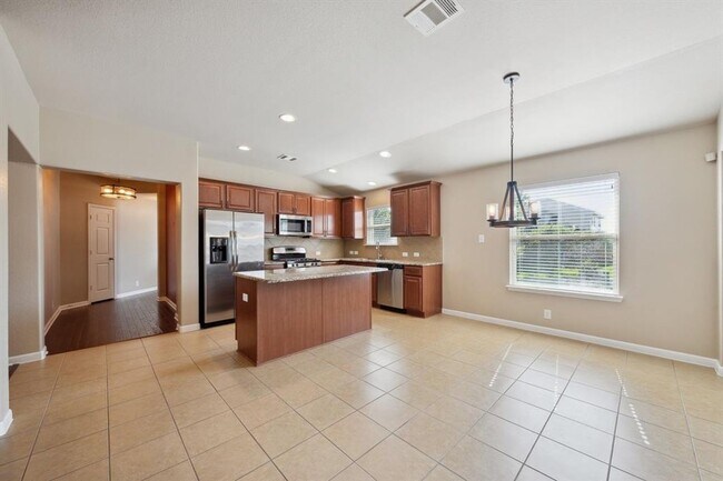 Building Photo - Great 4 bedroom in Cedar Park