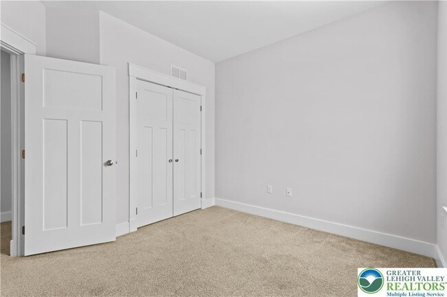 Building Photo - 1674 Best Pl