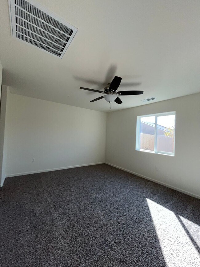 Building Photo - Brand new built! Available Now!