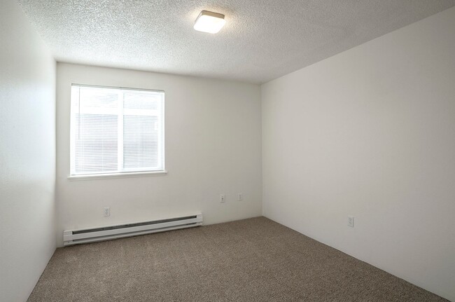 Building Photo - Charming Ground-Level 2-Bedroom Apartment ...