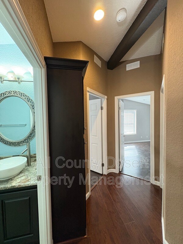 Building Photo - 43155 Portola Ave