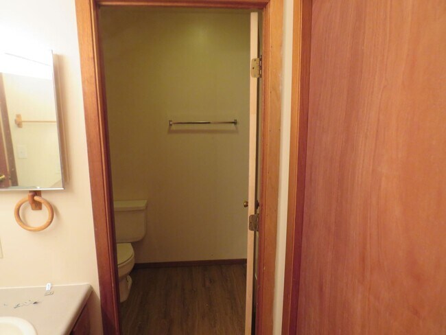 Building Photo - 2 Bedrooms 1 Bathroom 4 Plex - Belgrade