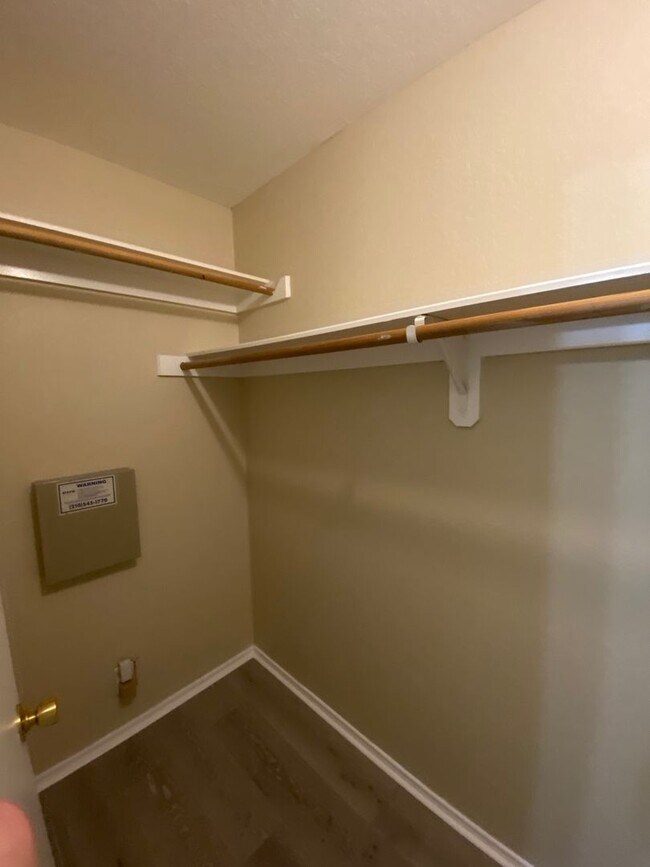 Building Photo - 9647 Kennebec Way