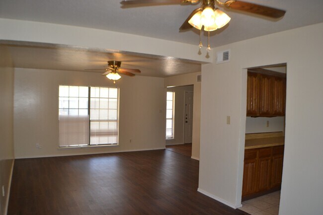 Building Photo - 1515 Bandera Dr