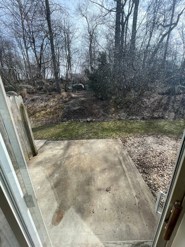 Building Photo - 659 Rockwood Dr