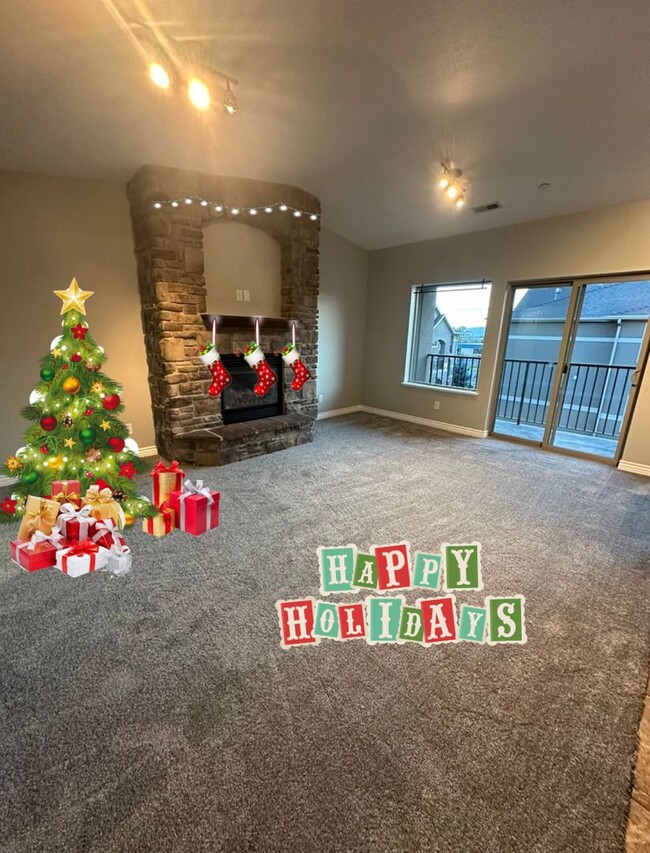 Primary Photo - Santa's Discount Supply! 2 Bed 2 Bath Home...