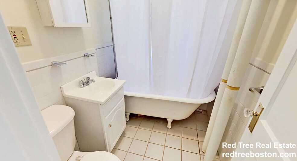 Building Photo - 35 Park Dr