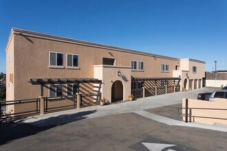 Building Photo - Gorgeous 2 Bed/2 Bath in Point Loma - Views, W/D in Unit, Pets OK