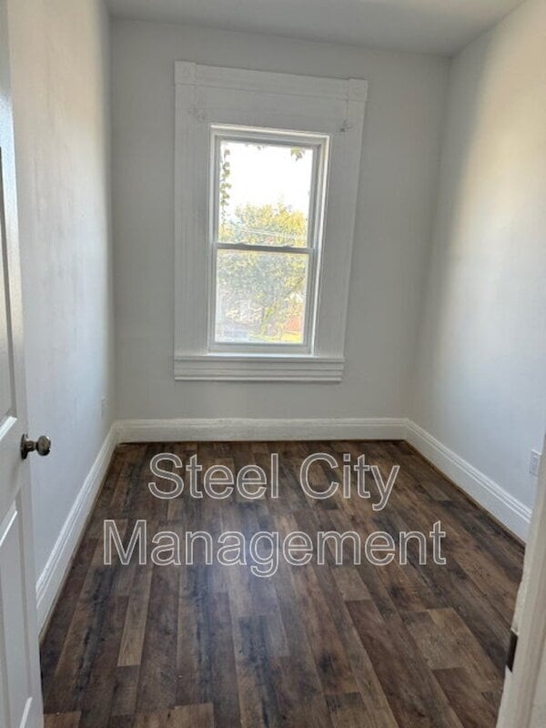 Building Photo - 211 S 7th St