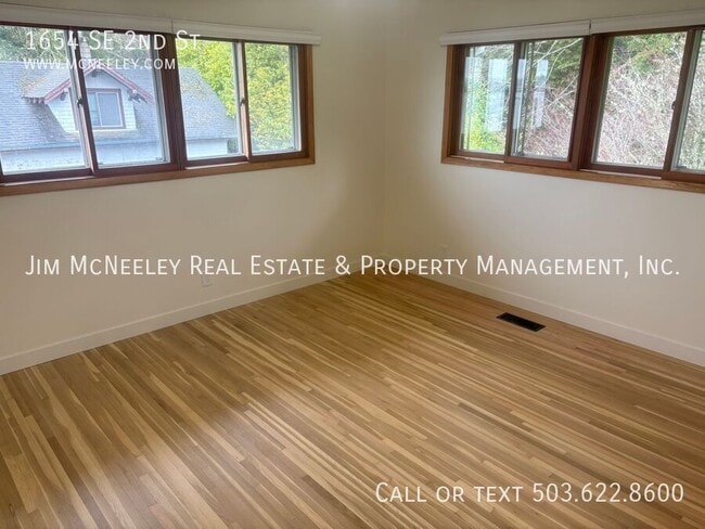 Building Photo - 1654 SE 2nd St