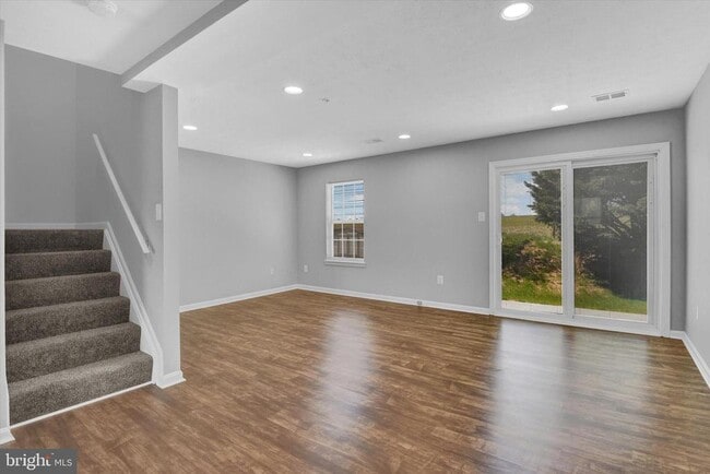 Building Photo - 658 Boxwood Dr