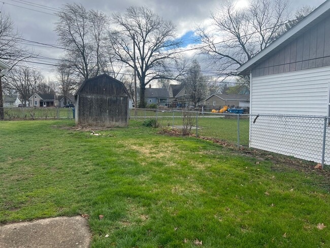 Building Photo - Spacious 2 bedroom home!