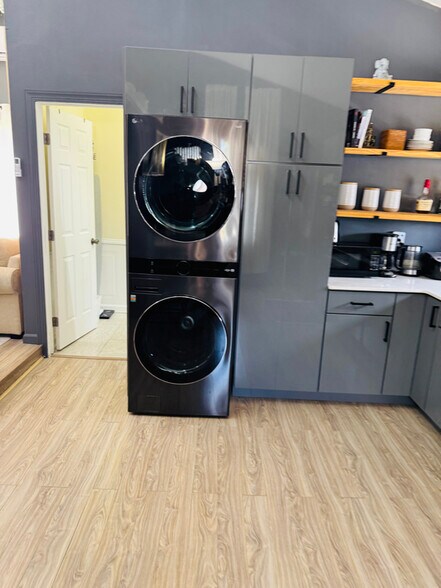 Building Photo - 24 E Winding Hill Rd