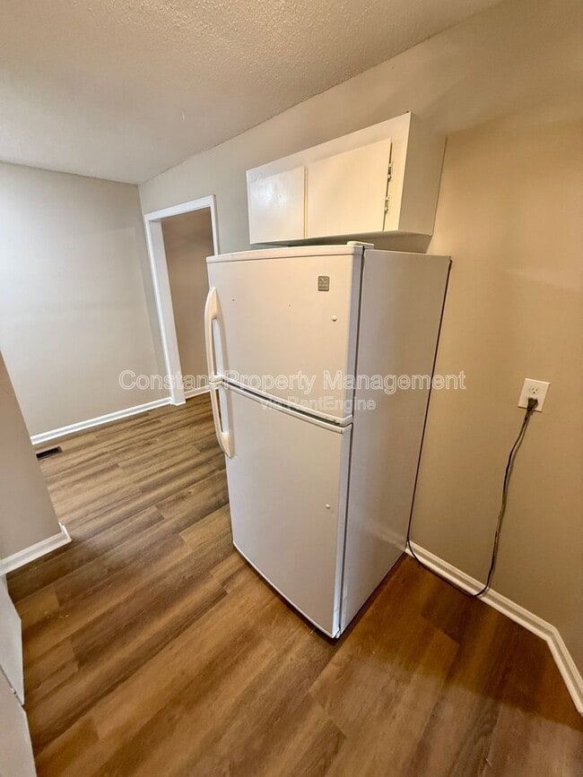 Building Photo - 3277 Club Dr