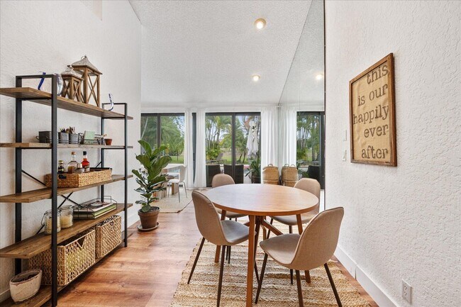Building Photo - 2585 Sheltingham Dr