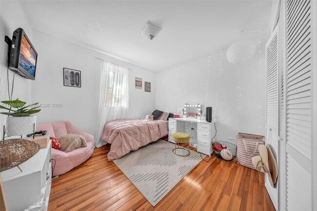 Building Photo - 1400 Salzedo St