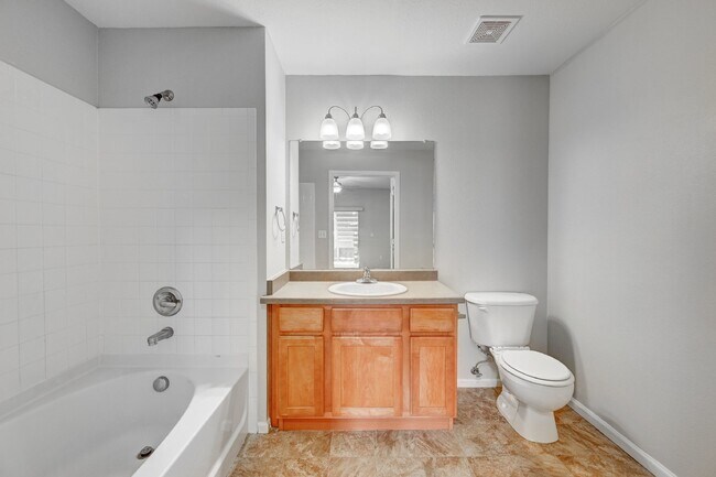 Building Photo - $1,950.00 - 2 Beds, 2 Bath, Condo in Auror...