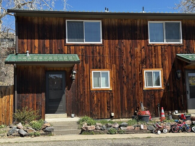 Building Photo - "Charming 2-Bed Retreat with Hardwood Floors in Golden, CO!"