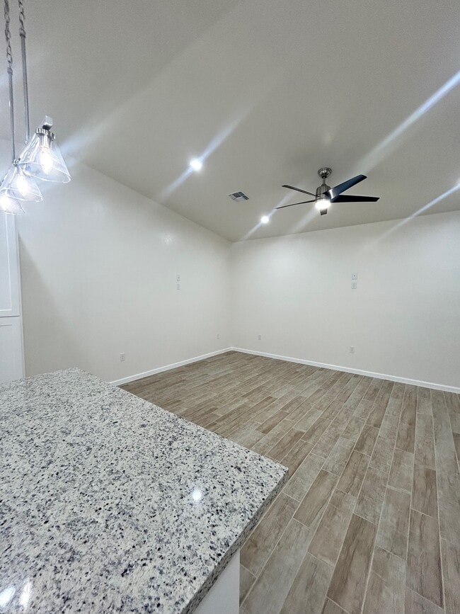 Building Photo - 1324 Renda Ct