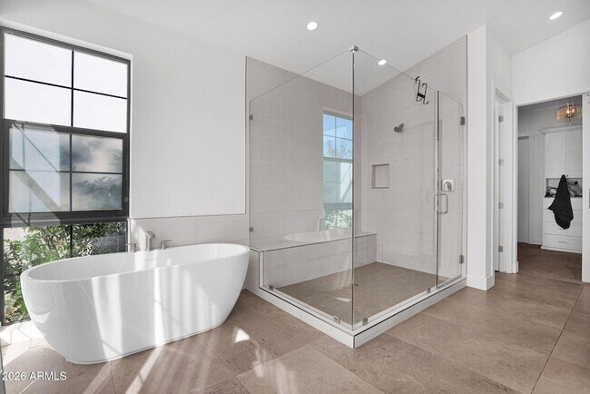 Building Photo - 8430 S 10th Ln