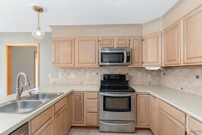 Building Photo - 3293 Greenleafe Dr
