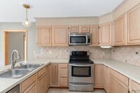 Building Photo - 3293 Greenleafe Dr