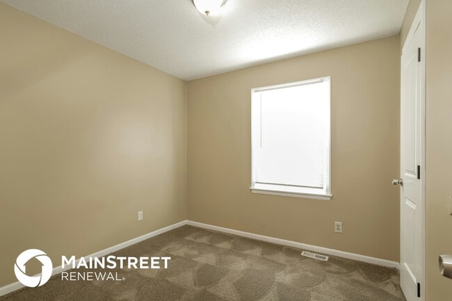 Building Photo - 525 Kenneth Ln