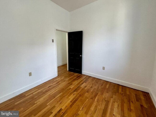 Building Photo - 2823 W Girard Ave