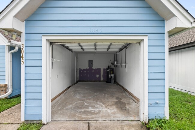 Building Photo - 3045 Yorktown Cir