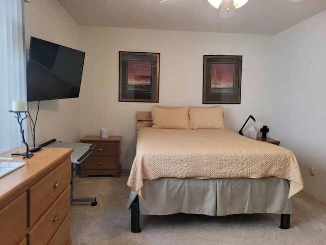 Building Photo - Charming 1-Bedroom Apartment for Short-Ter...