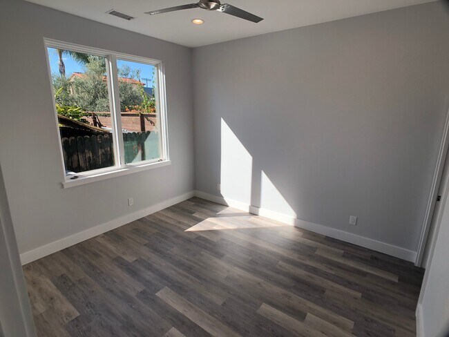 Building Photo - Charming 2-Bedroom Fully Remodeled Home with Giant Yard in the College West Area! |Available Imme...