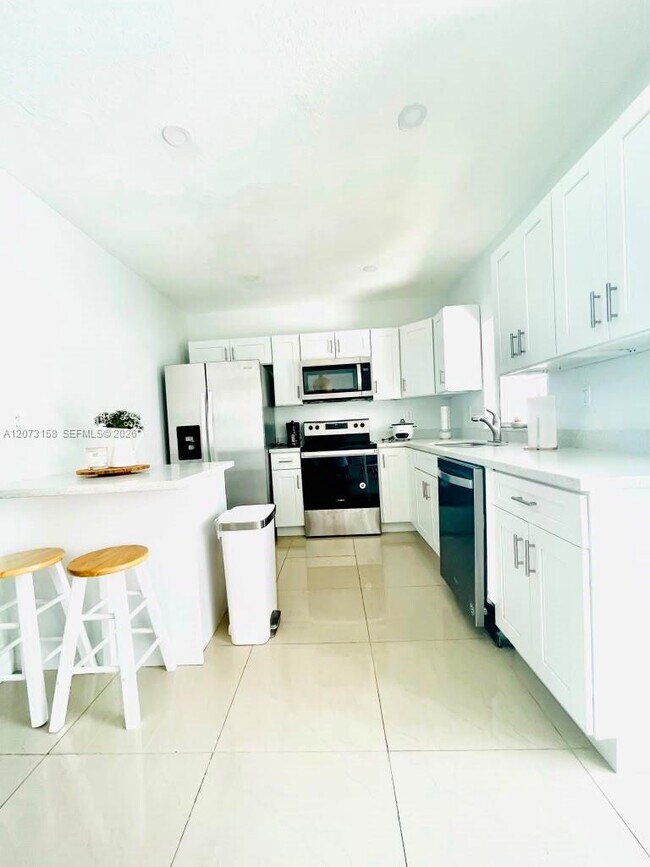 Building Photo - 7904 Miramar Pkwy