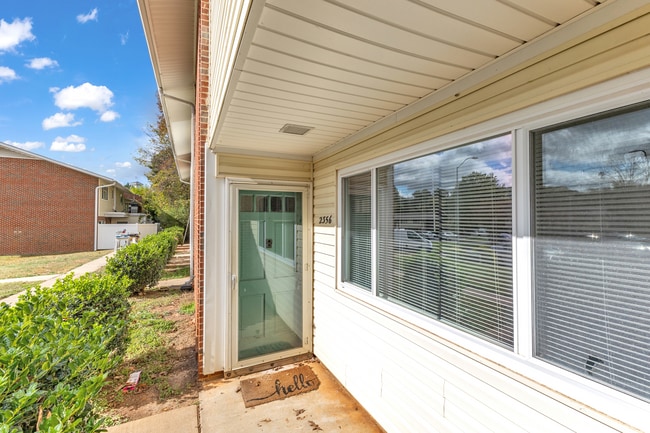 Building Photo - 2 Bedroom Walking Distance to NCSU!