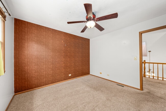Building Photo - 104 S Knollwood Dr